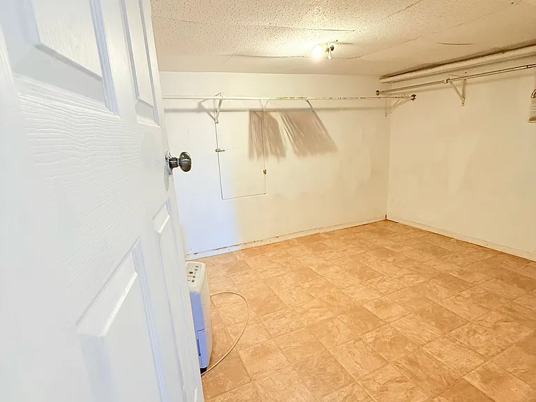 216 N Main St — Photo 17