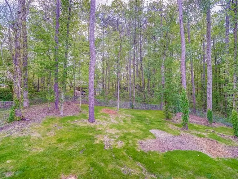 2218 Woodfern Dr — Photo 17