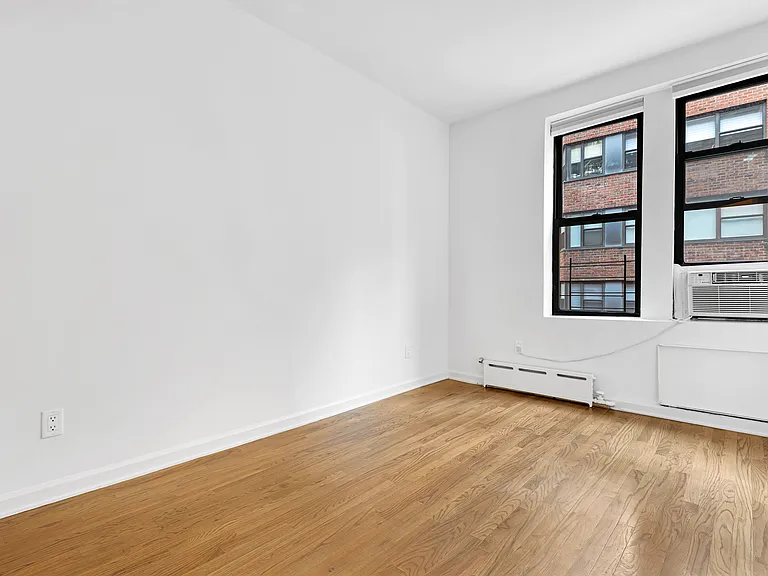 226 E 70th St #3G — Photo 6