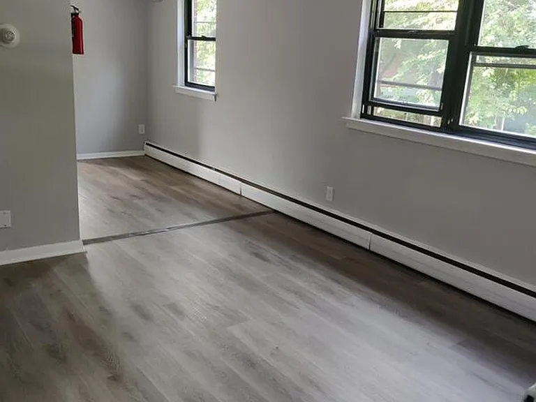 901 E Cliveden St — Photo 4