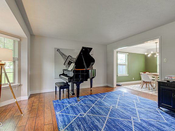 3rd image of 18915 Fairfield Blvd