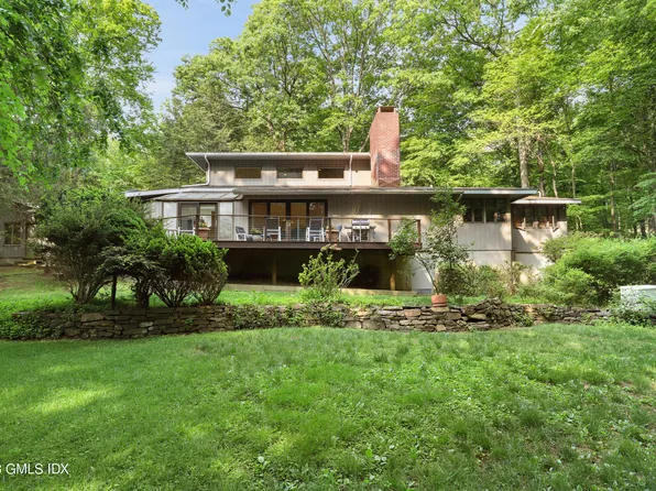 31 Ferncliff Rd, Cos Cob, CT 06807