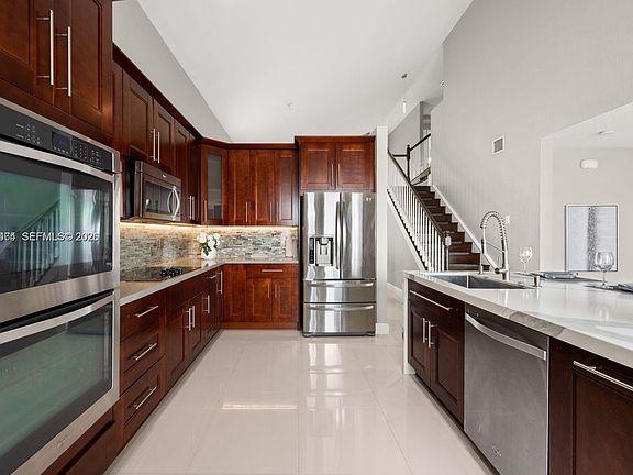 3rd image of 4963 SW 173rd Ave