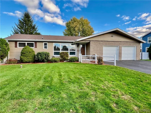 7364 Rosewood Cir, North Syracuse, NY 13212