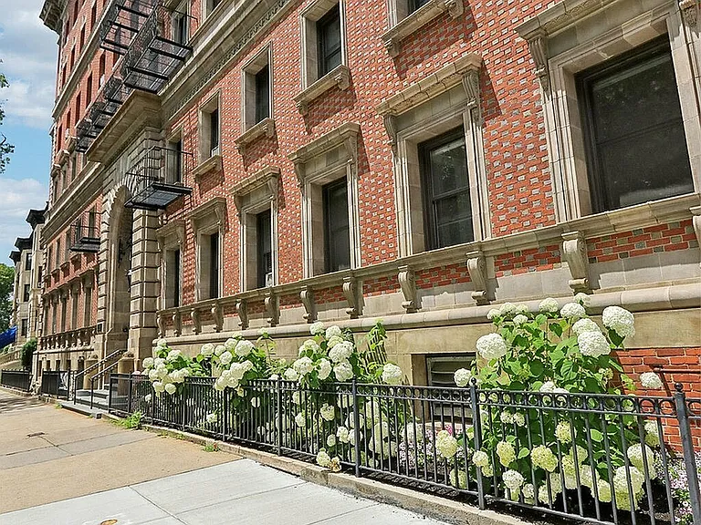 Beautiful Walkable Neighborhood