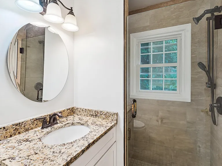 2248 Military Rd — Photo 15