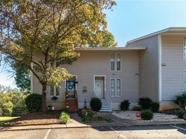 3743 Heathrow Dr, Winston Salem, NC 27127