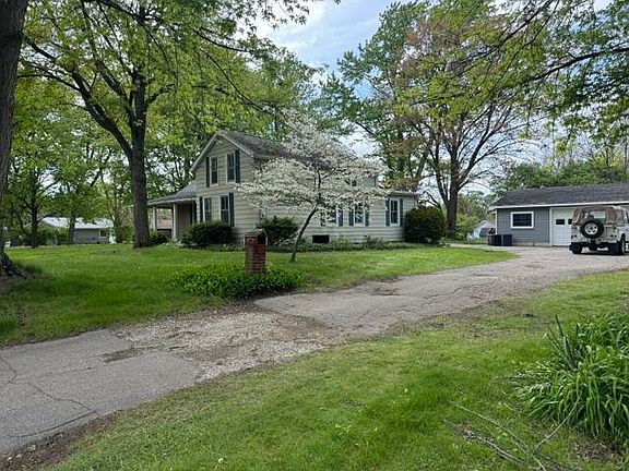 2nd image of 1001 Earl Rd