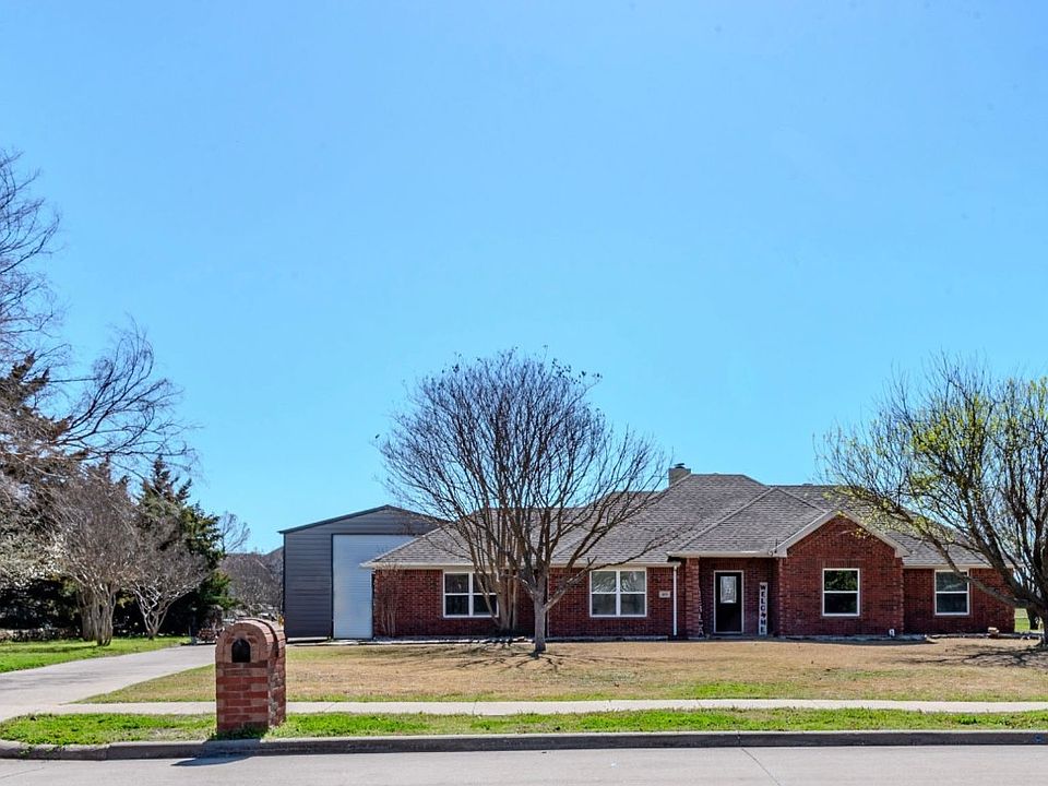 1st image of 811 Oakbrook Dr