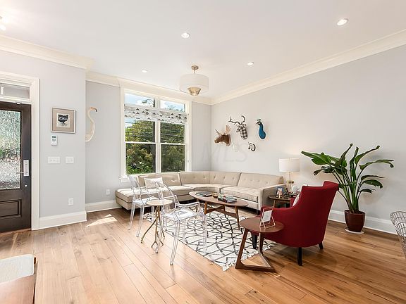 5th image of 110 W Starr Avenue