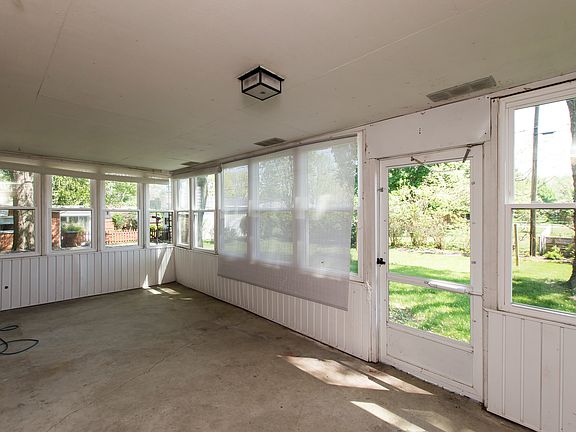 4th image of 304 Grantham Dr