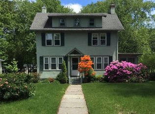 14 Foxcroft Rd, West Hartford, CT 06119