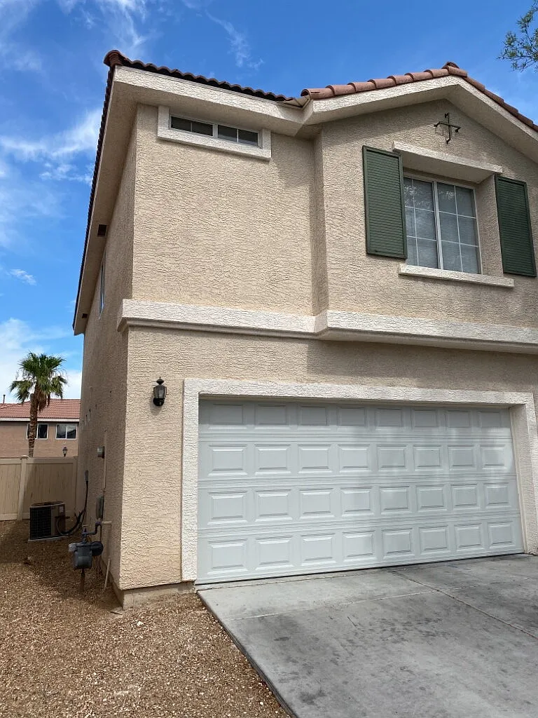 3 bed, 2.5 bath, 1805 sqft, $1,750 — Photo 1