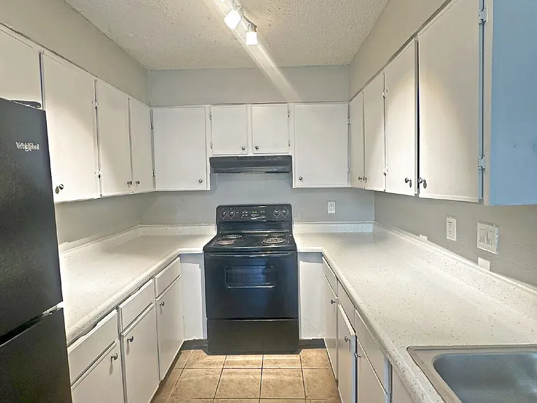 7504 Oak Chase — Photo 11