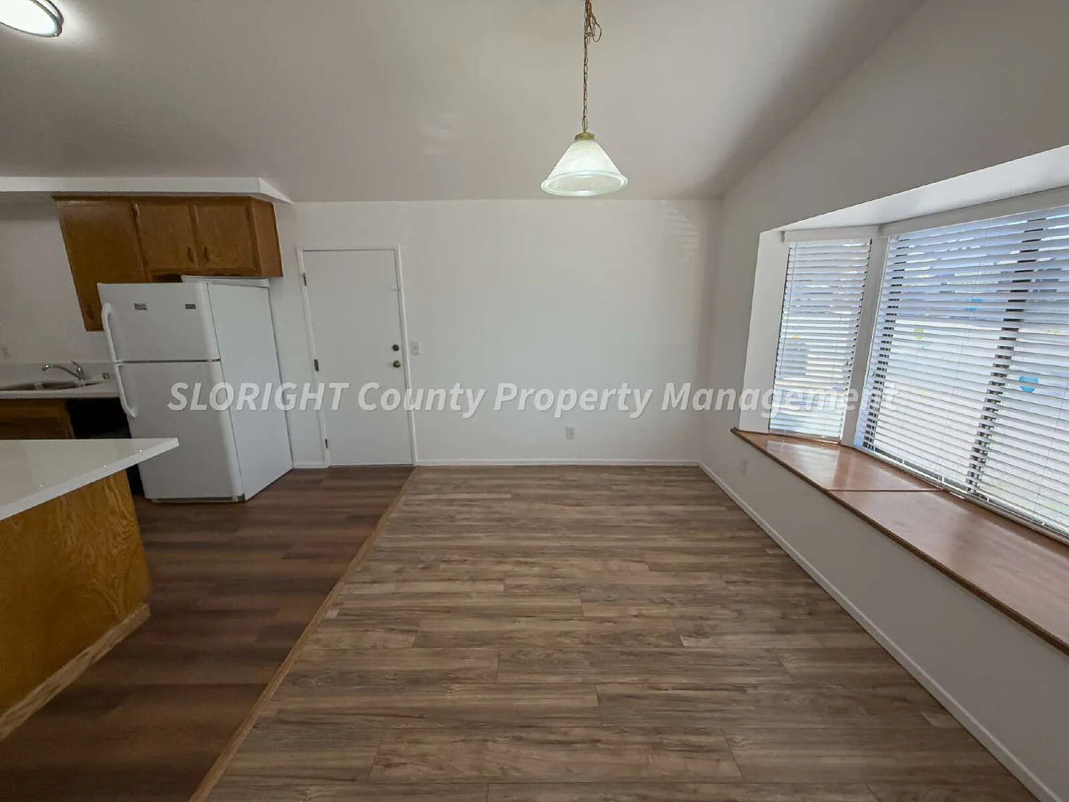 4 bed, 2.0 bath, 1560 sqft, $4,000 — Photo 4