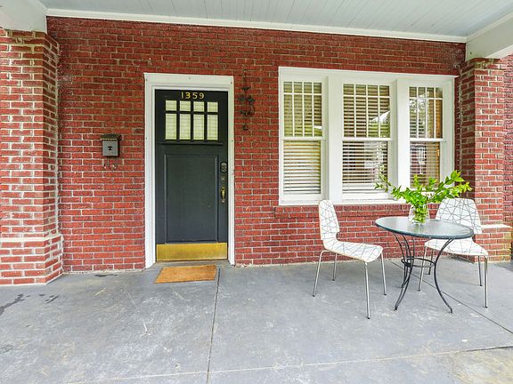 Front porch perfect for a BBQ