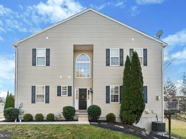 214 Clarkdale Ln, Gilbertsville, PA 19525