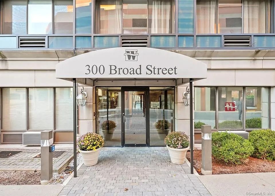 300 Broadstreet