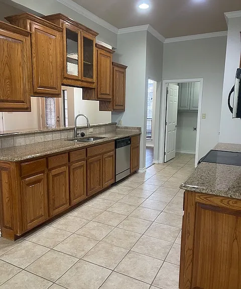 1708 Rockview Dr — Photo 6