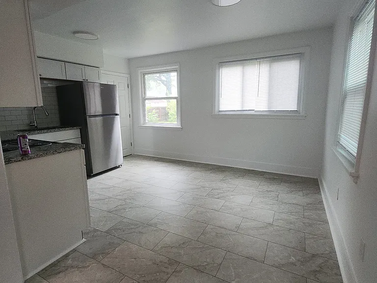 1014 Nelson St — Photo 6