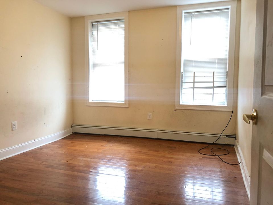 2nd image of 25 E 17th St #12F