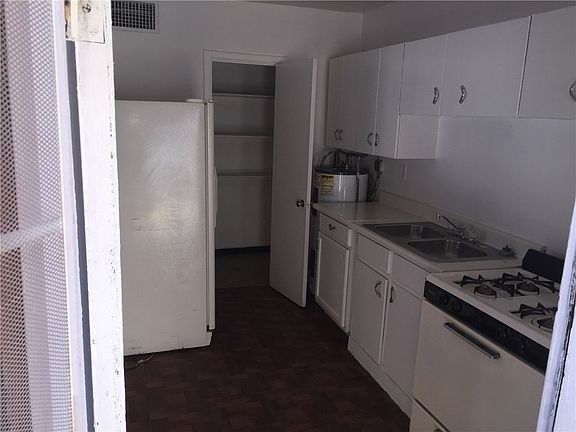 5th image of 1707 N Stanton St APT 5