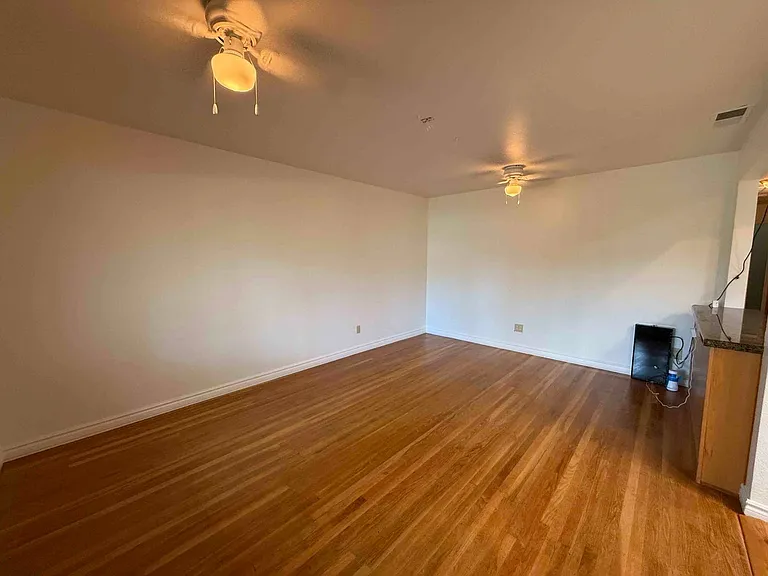 153 Waterglen Cir — Photo 36