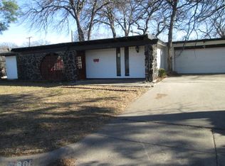 801 Mountain Ter, Hurst, TX 76053