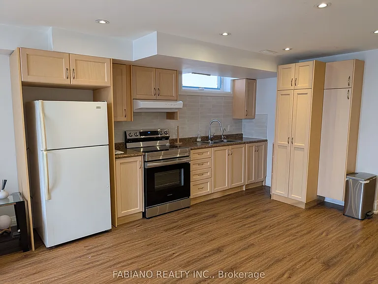 1036 Dovercourt Rd #LOWER — Photo 4