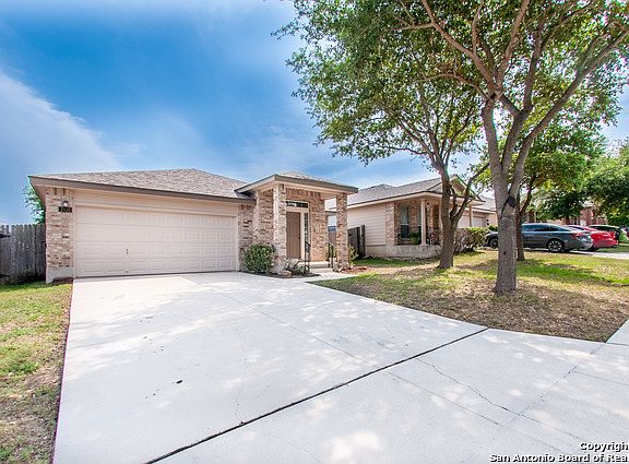 2nd image of 3930 Nuttall Oak Dr