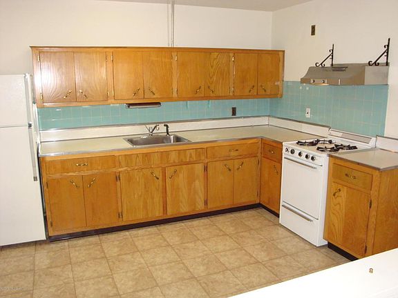 3rd image of 13C Cedar St