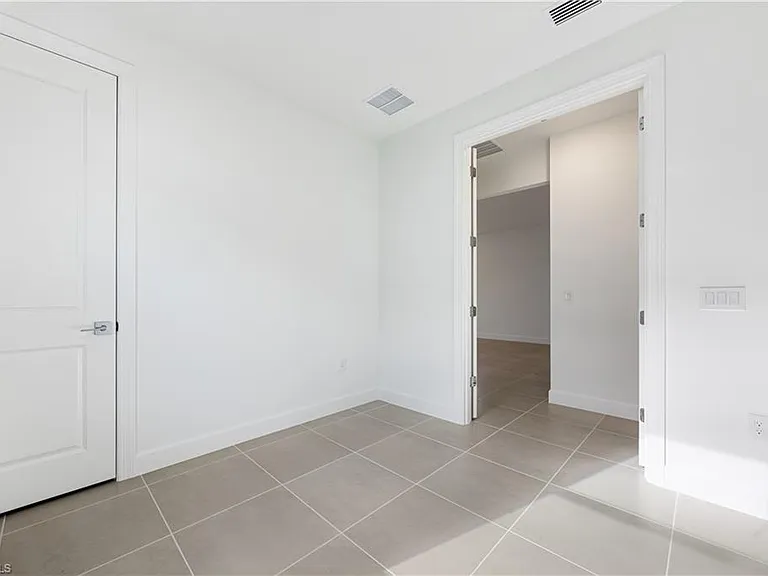 19218 Hinkley Dr — Photo 31