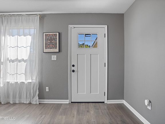 3rd image of 10298 English Manor Dr