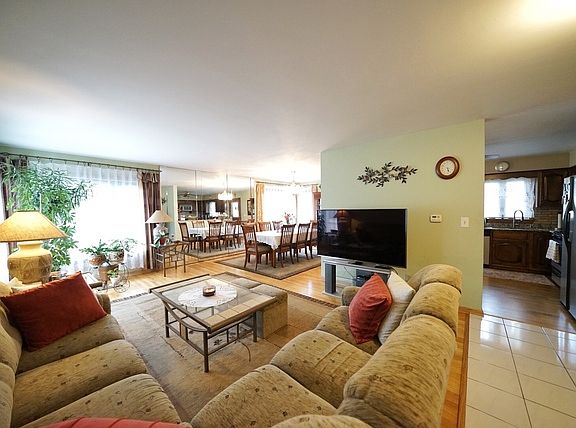 3rd image of 4824 N Crescent Ave