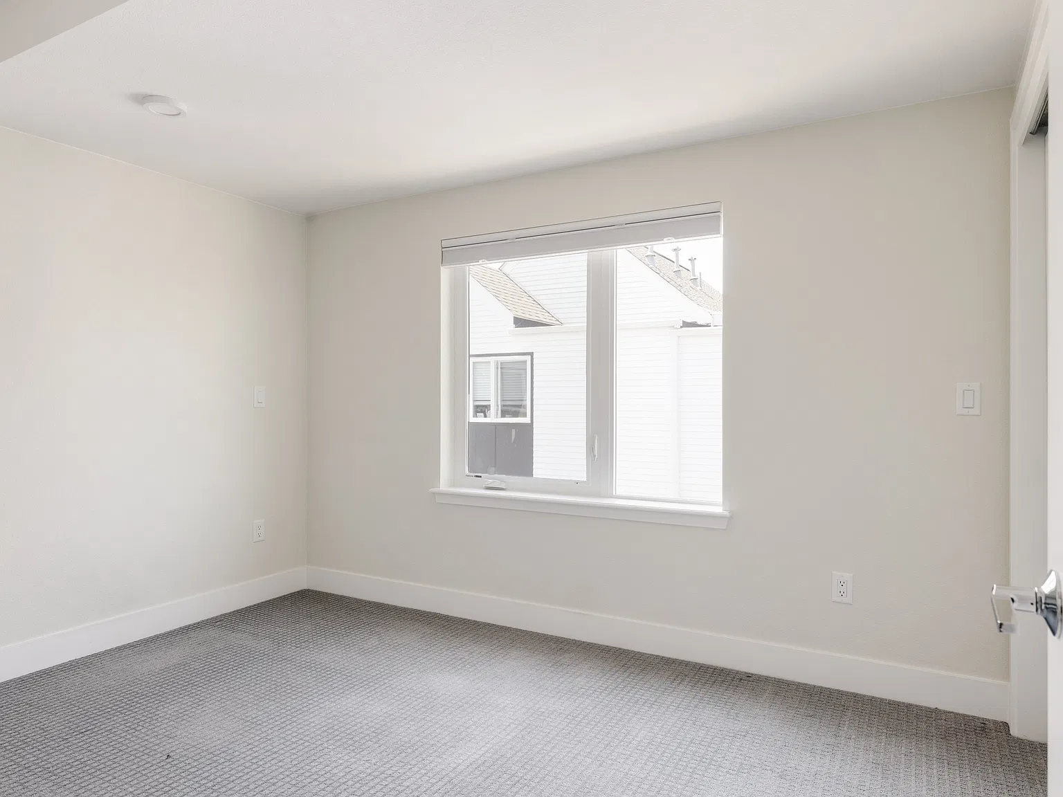 2 bed, 2.5 bath, 1188 sqft, $2,400 — Photo 3