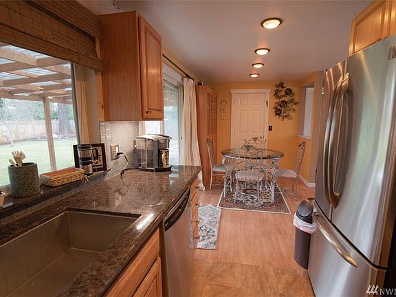 3rd image of 16409 NE 10th Pl