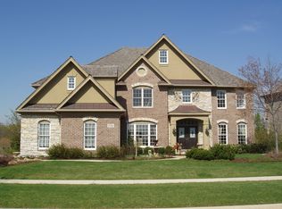 772 Waters Edge Dr, South Elgin, IL 60177