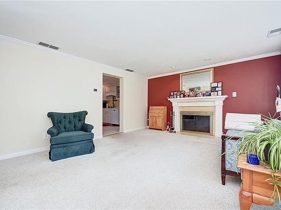 2nd image of 957 Delfield Dr