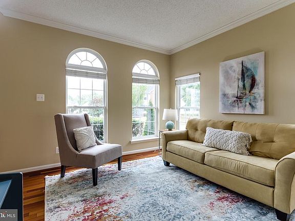 4th image of 1037 Norfolk Dr