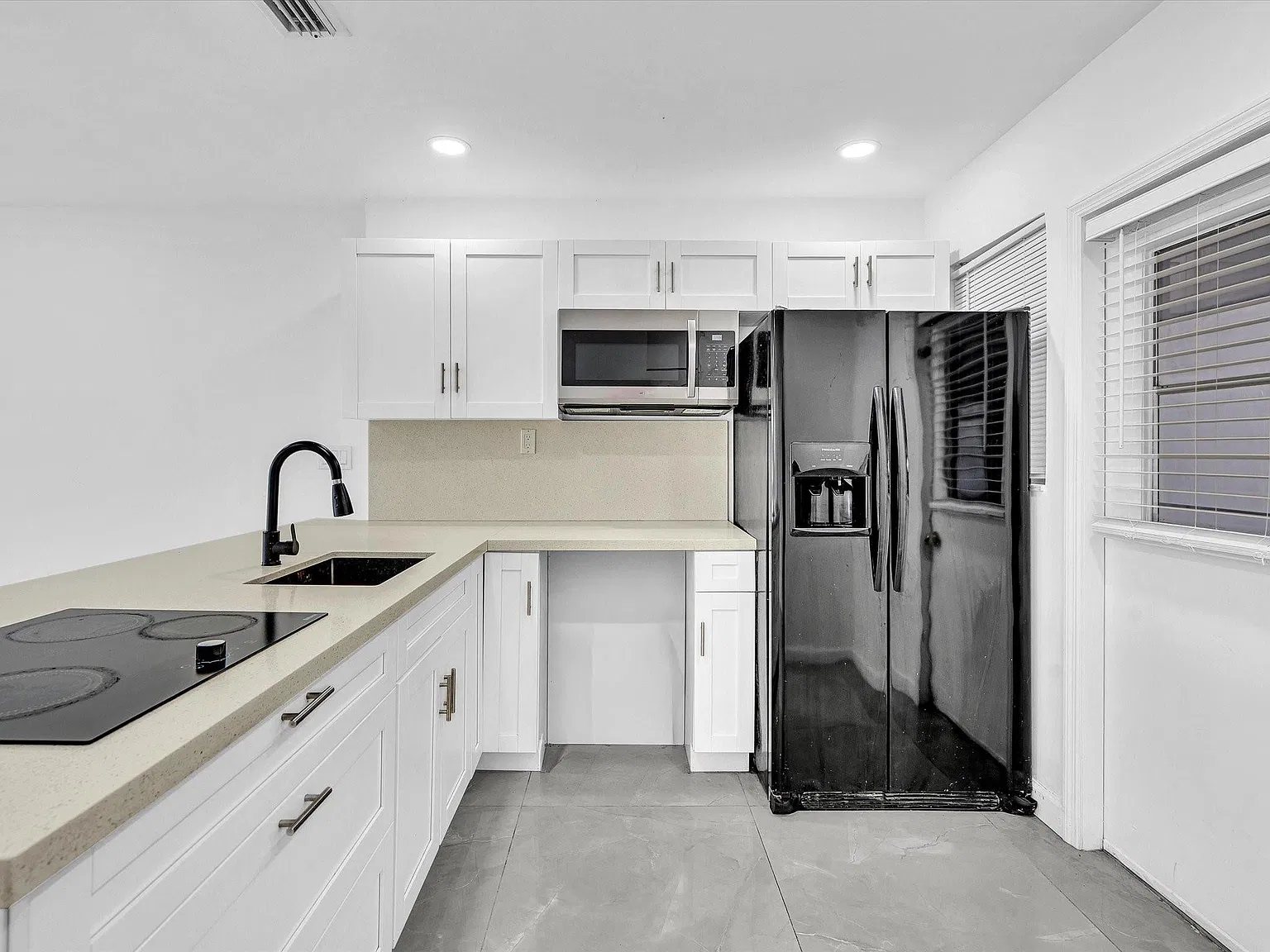 2 bed, 2.0 bath, 871 sqft, $2,100 — Photo 3