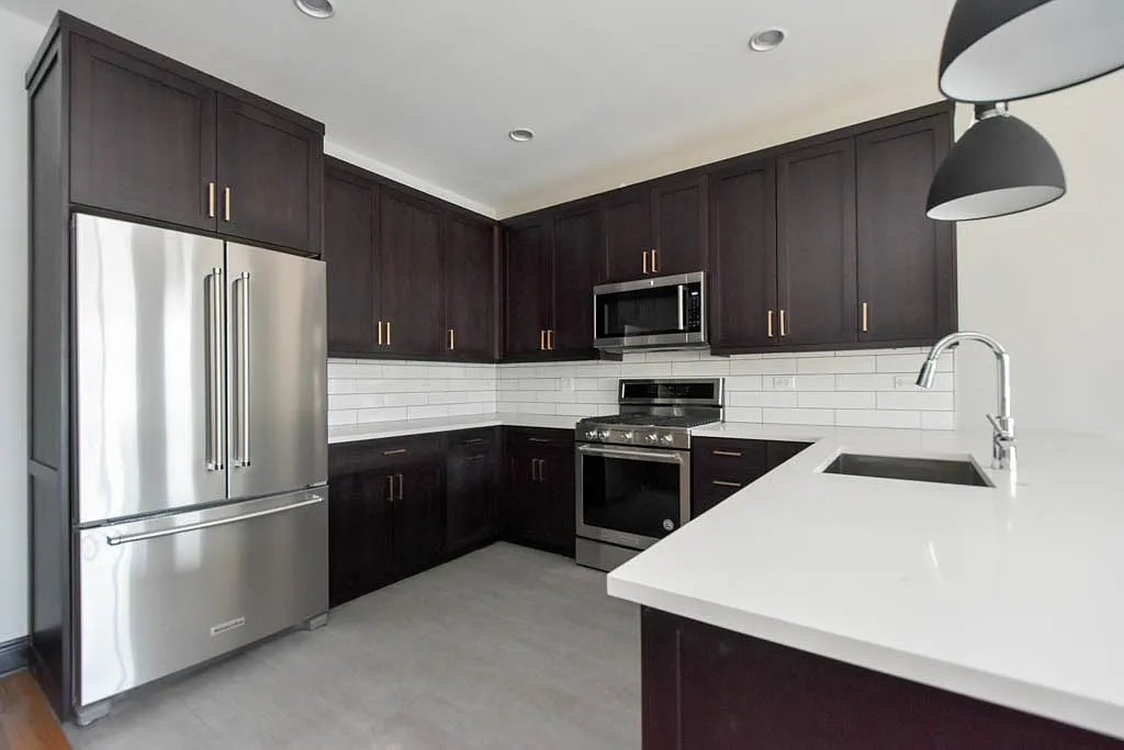 Appealing 3 Bed, 2 Bath at Bell + Irving Park (St. Bens) — Photo 2