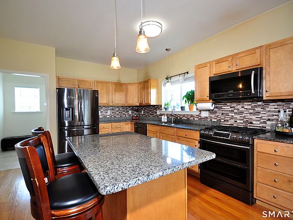 4th image of 81 Windermere Village Rd #R