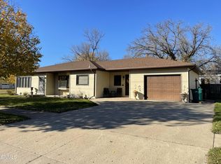 311 9th Ave N, Carrington, ND 58421