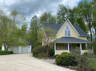 13990 Claridon Troy Rd, Burton, OH 44021