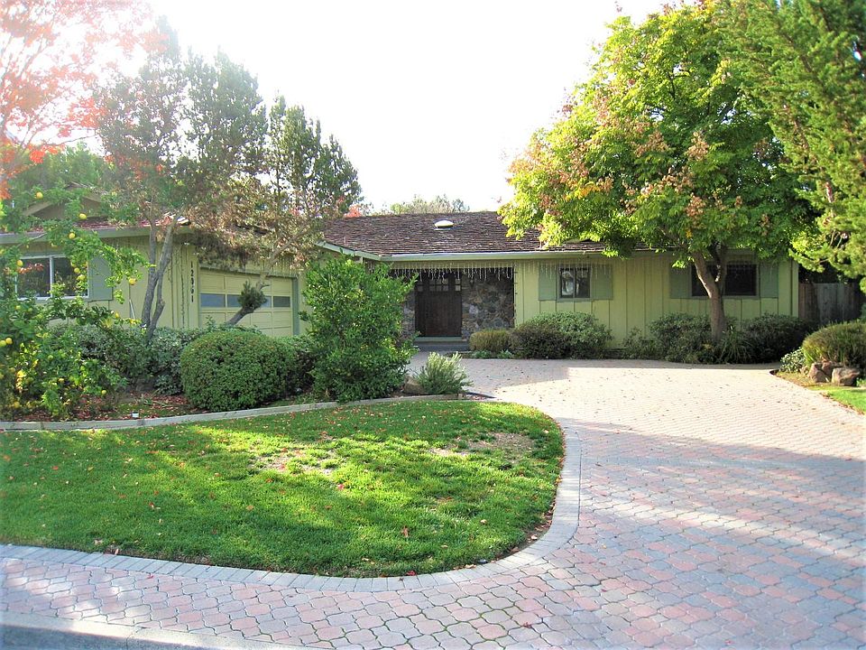 1st image of 12061 Saraglen Dr