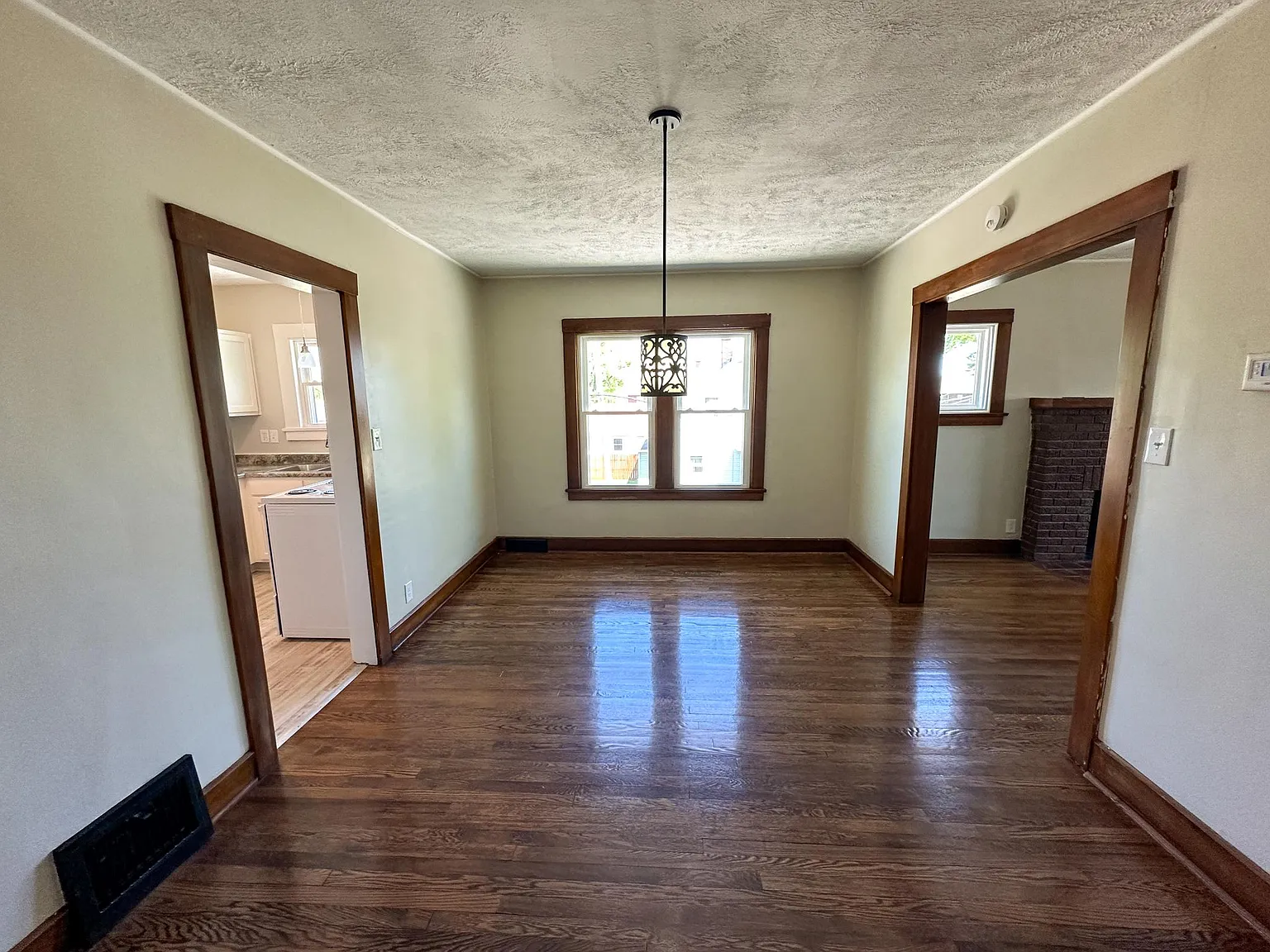 1 bed, 900 sqft, $630 — Photo 3