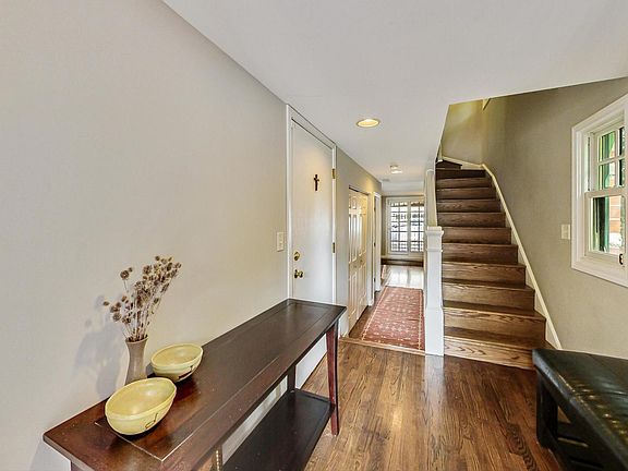4th image of 1412 W Wrightwood Ave APT J