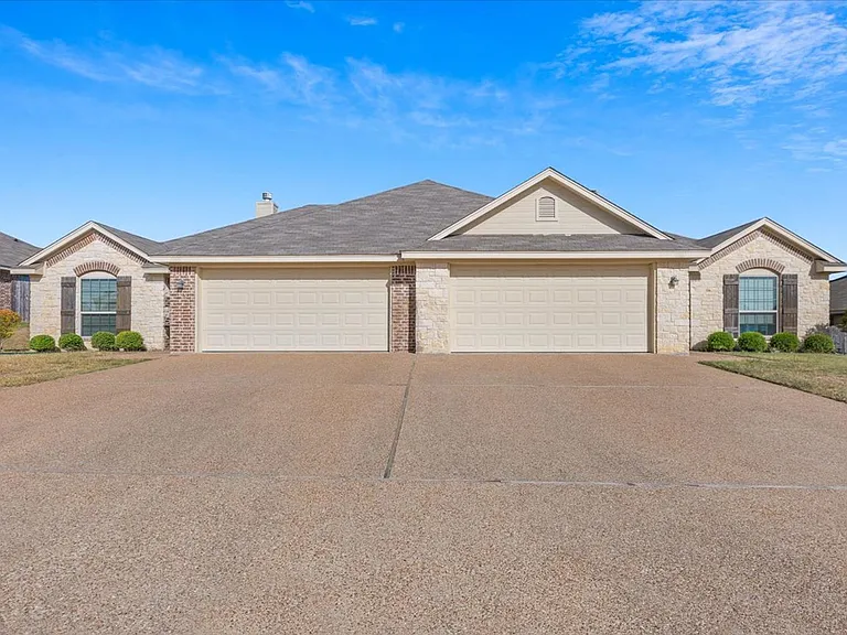 621 Monticello Cir — Photo 1