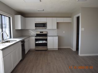 521 Parkvale Ln, Grand Prairie, TX 75052