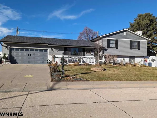 1055 17th St, Gering, NE 69341